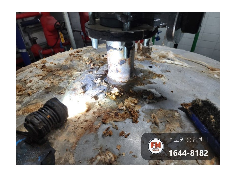 3톤 온수탱크 누수 측면 미세크랙 판재보강 게이지 패킹 교체 시공 사진 6