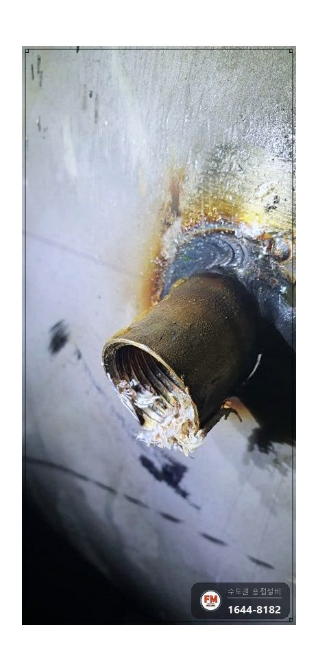 4톤 온수탱크 윗면 누수 실금 소켓 엘보 교체 판재 볼트 체결 시공 사진 12