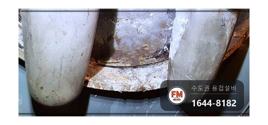 급탕탱크 점검구 물샘 몰탈 걷어냄 내열 가스켓 교체 토크렌치 시공 사진 12