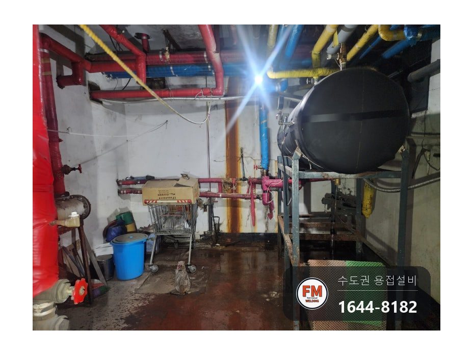 기계실 온수탱크 순환배관 동파이프 녹청 누수 알곤 보강대 시공 사진 1