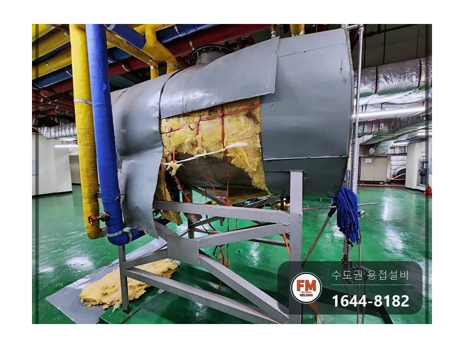 빌딩 온수탱크 하부 누수 아크 용접부 판재 보강 소켓 교체 시공 사진 1