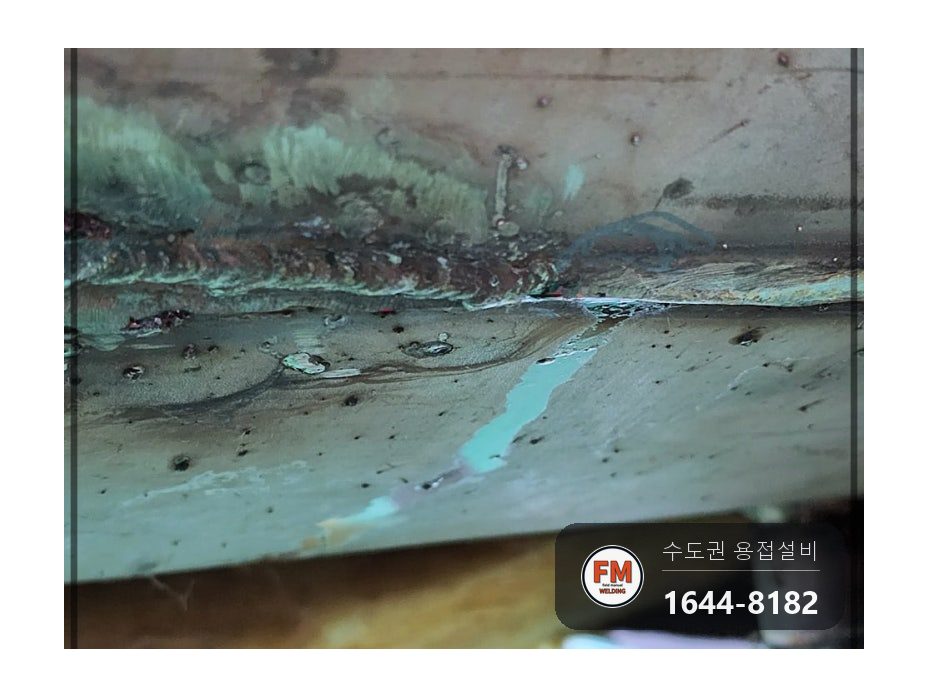 빌딩 온수탱크 하부 누수 아크 용접부 판재 보강 소켓 교체 시공 사진 4