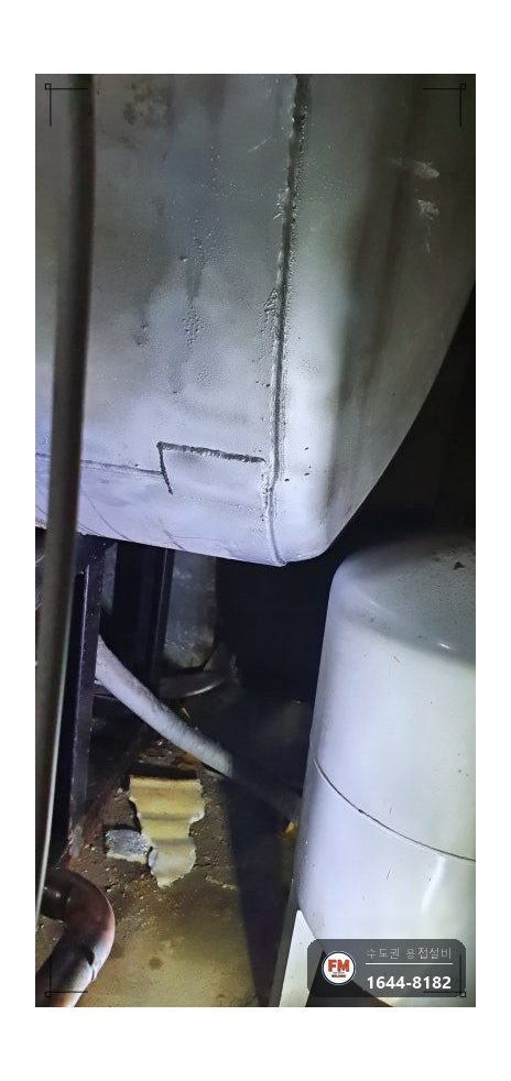 온수물탱크 누수 배수구 없는 기계실 SR 압착 주름관 교체 판재 용접 시공 사진 15