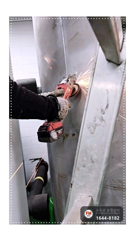 온수물탱크 옆면 실금 재누수 얇은 보강대 제거 포스코 304 판재 시공 사진 8