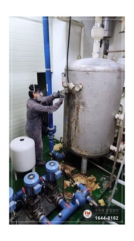 온수저장탱크 누수 철 엘보 니플 스텐 교체 측면 판재 용접 시공 사진 7