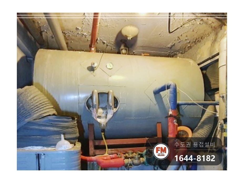 온수저장탱크 점검구 누수 시멘트 몰탈 제거 가스켓 교체 시공 사진 1