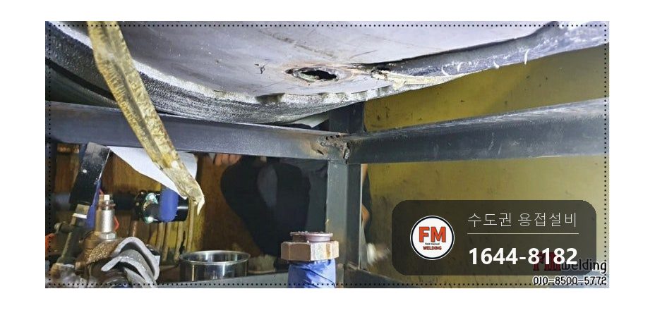 온수탱크 바닥 쪽 누수 밤 작업 드레인 좁은 자리 판재 배관 교체 시공 사진 3