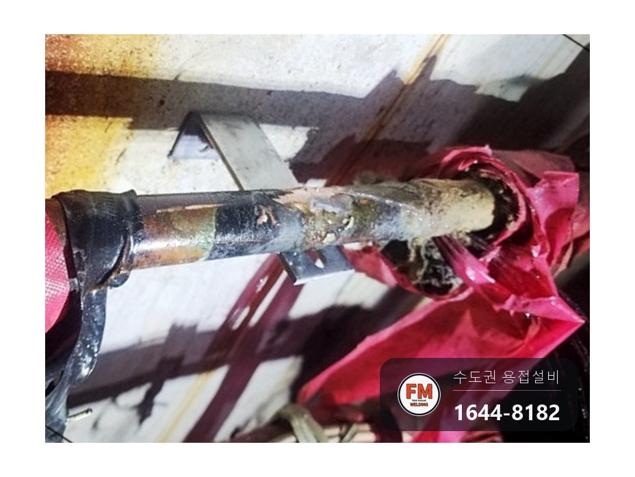 온수탱크 배관 누수 얇은 동관 녹아내림 막는 둘레 비드 용접 시공 사진 17