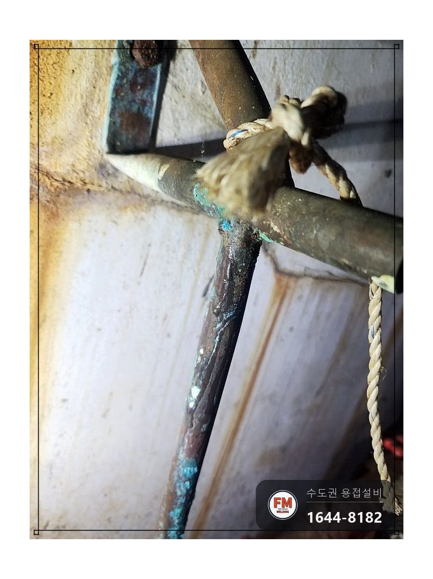 온수탱크 배관 누수 얇은 동관 녹아내림 막는 둘레 비드 용접 시공 사진 5