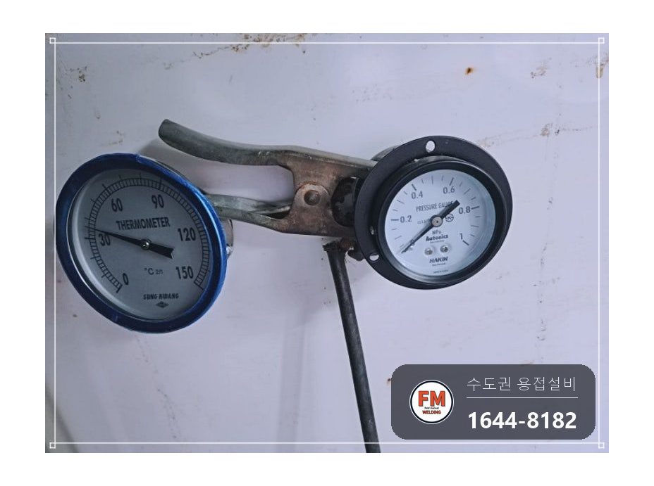 온수탱크 보수 에폭시 자리 잘라 내고 금 짐작 판재 덧댐 용접 시공 사진 10