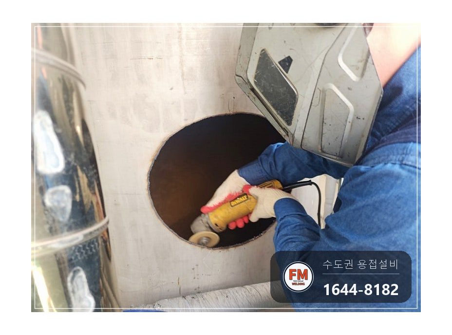 온수탱크 상부 접합부 누수 점검구 타공 내부 용접 거울기법 시공 사진 15