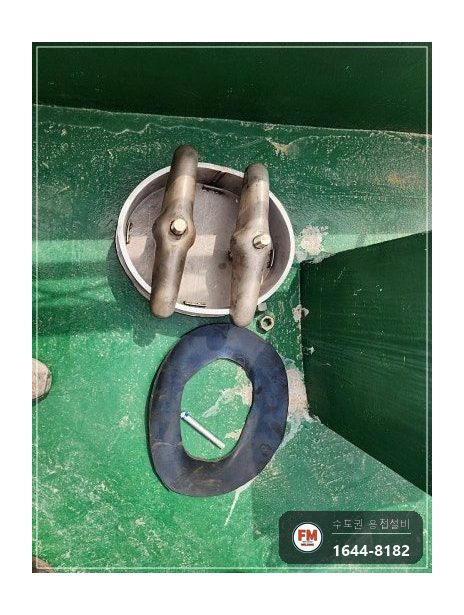 온수탱크 상부 접합부 누수 점검구 타공 내부 용접 거울기법 시공 사진 17