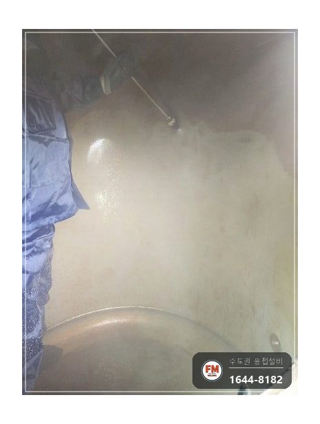 온수탱크 상부 접합부 누수 점검구 타공 내부 용접 거울기법 시공 사진 25
