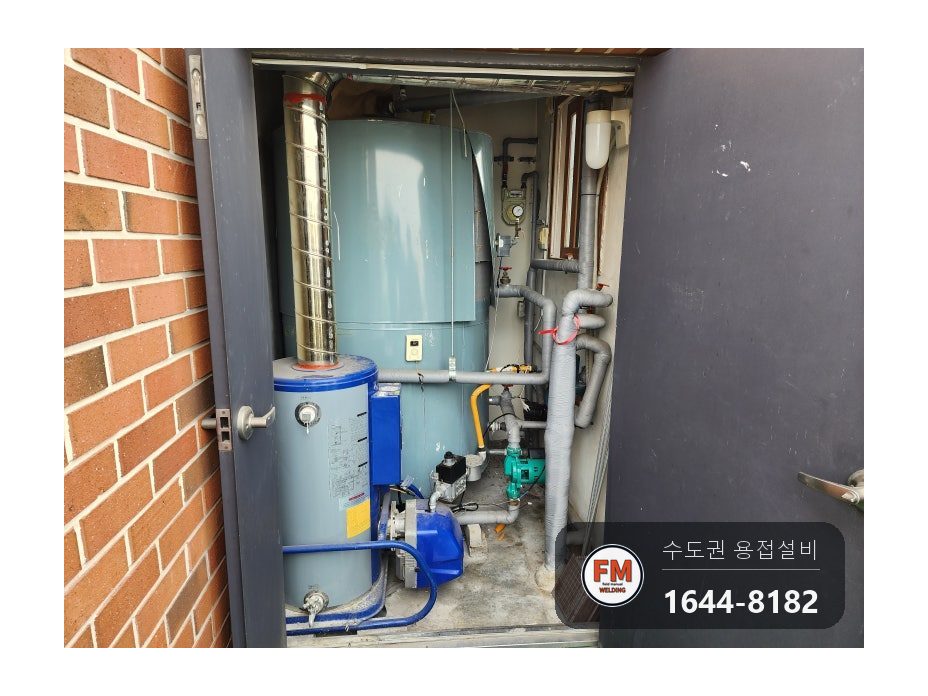 작업 전 기계실 함 안의 스텐 온수탱크