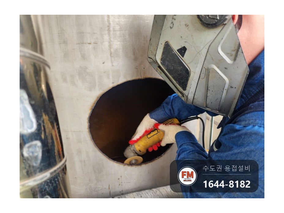 온수탱크 윗면 용접부위 파열 누수 점검구 신설 제관 안팎 재용접 시공 사진 25
