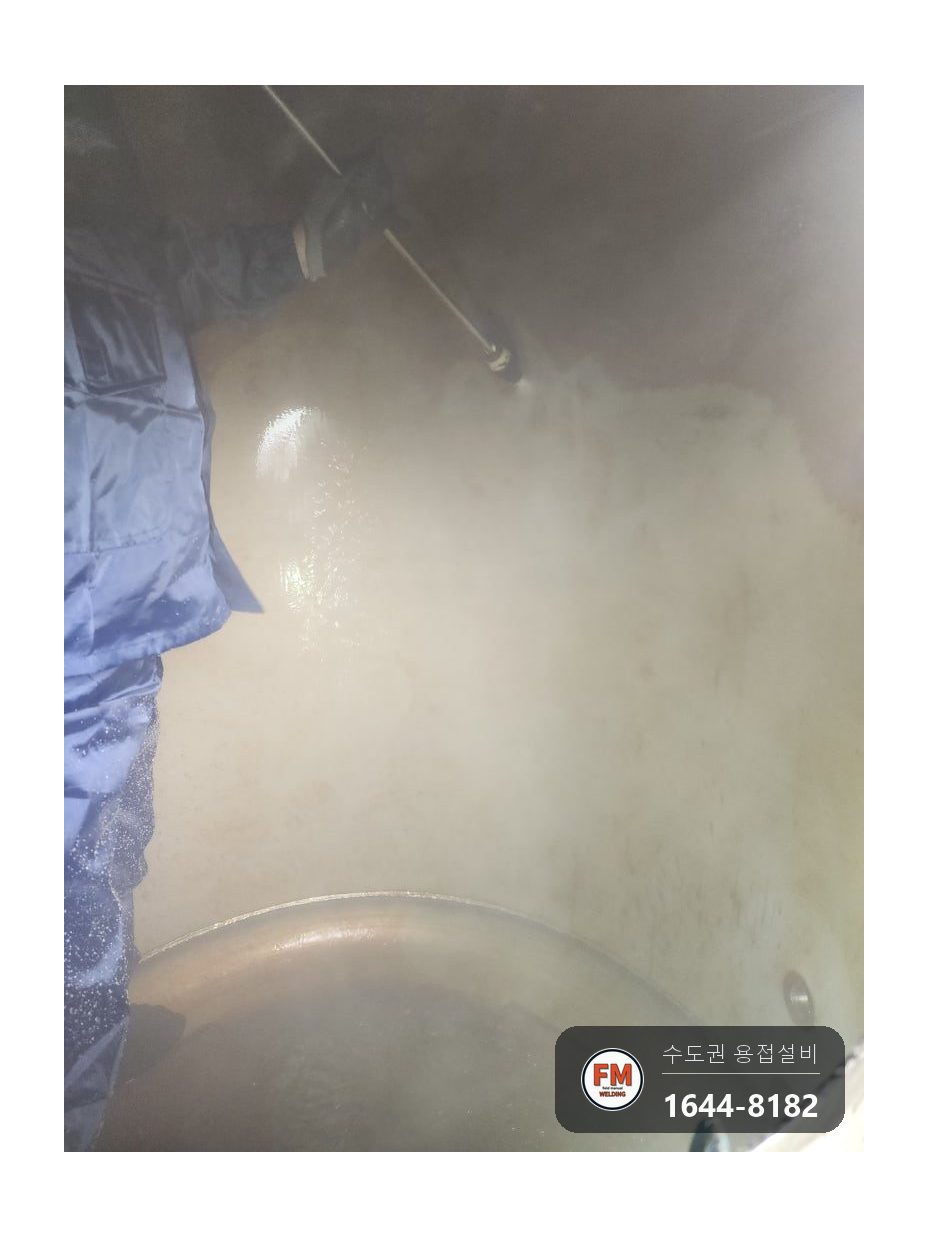 온수탱크 윗면 용접부위 파열 누수 점검구 신설 제관 안팎 재용접 시공 사진 36