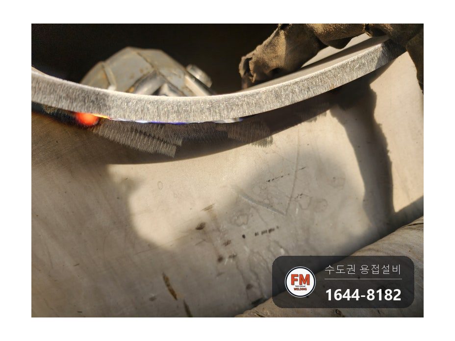 온수탱크 윗면 용접부위 파열 누수 점검구 신설 제관 안팎 재용접 시공 사진 58