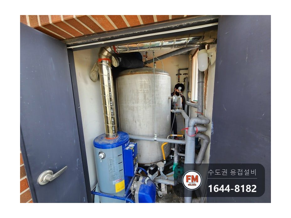 온수탱크 윗면 용접부위 파열 누수 점검구 신설 제관 안팎 재용접 시공 사진 6
