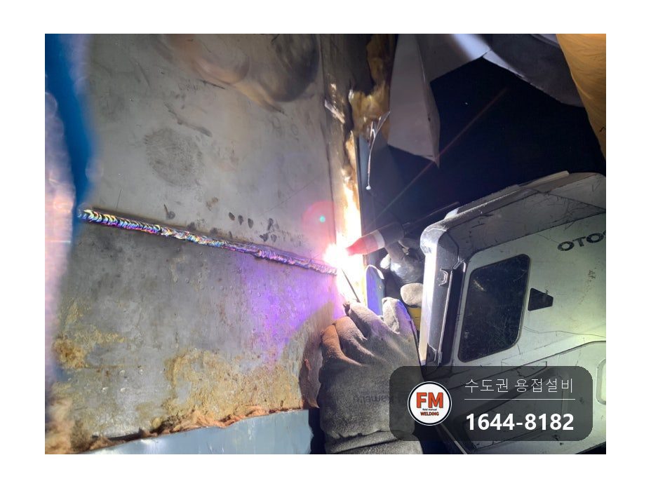 온수탱크 하부 누수 굳은 단열재 제거 5T 판재 덧방 배관 교체 시공 사진 11