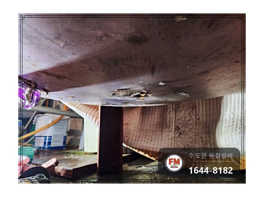 온수탱크 하부 누수 동 급수관 소켓 제거 유압 자키 판재 용접 시공 사진 11