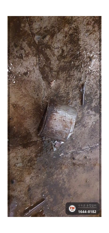 온수통 배관 누수 배관 잘라 퇴수 소켓 교체 두꺼운 판재 알곤 용접 시공 사진 12