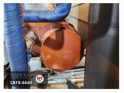 철 온수탱크 누수 백시멘트 제거 저수소계 용접 3회 코팅