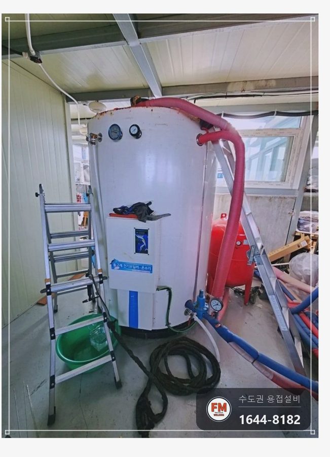 온수탱크 보수 에폭시 자리 잘라 내고 금 짐작 판재 덧댐 용접