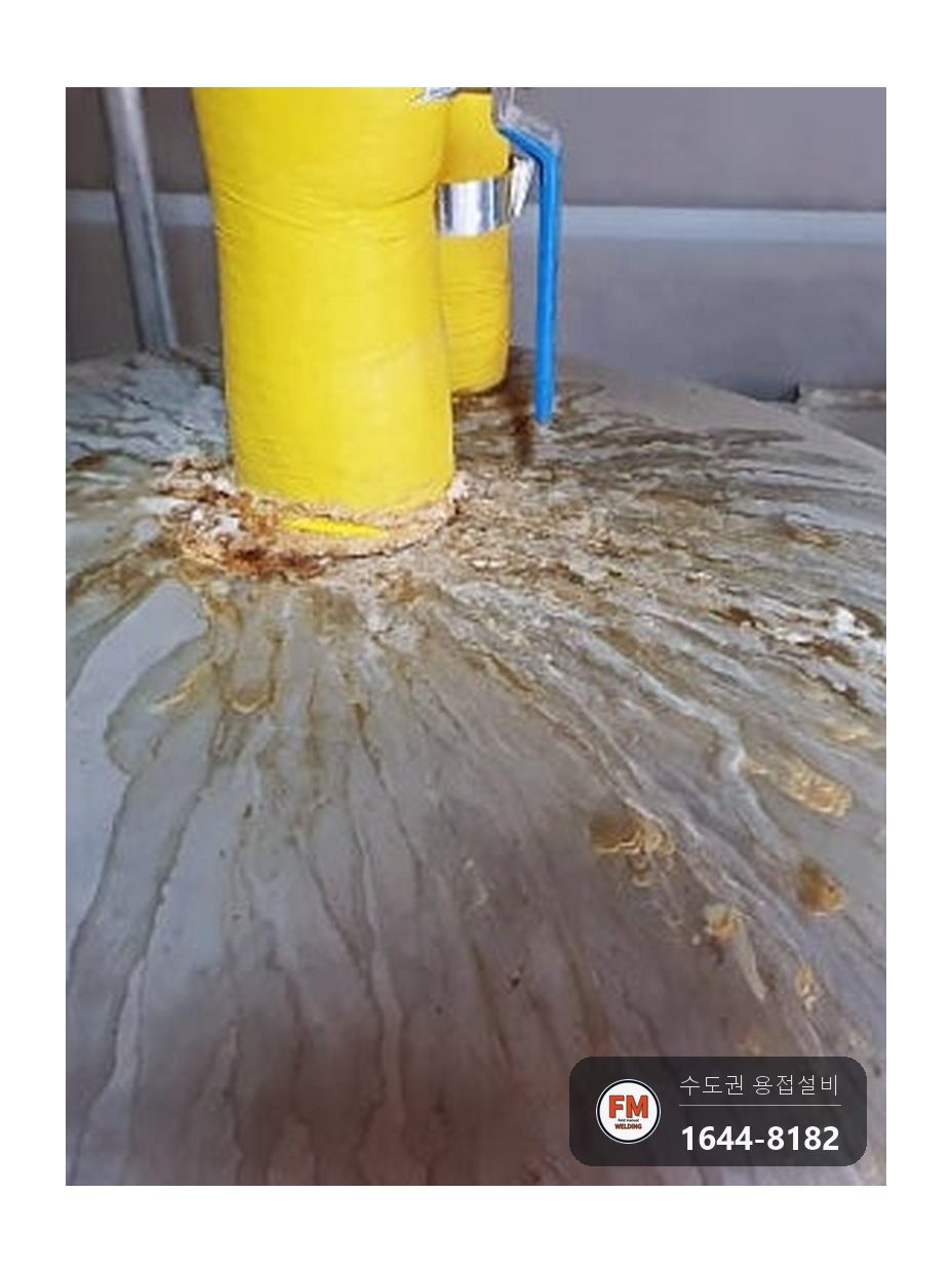 상부 게이지 소켓 자리 판재 보수 시공 전